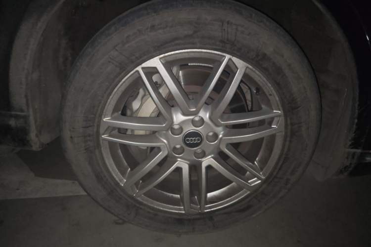 Used Audi Q7 2018 40 TFSI Comfort Model Right Front Wheel Hub