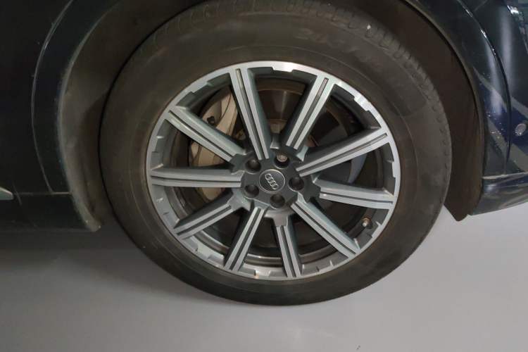 Used Audi Q7 2018 45 TFSI Prestige Edition Right Front Wheel Hub