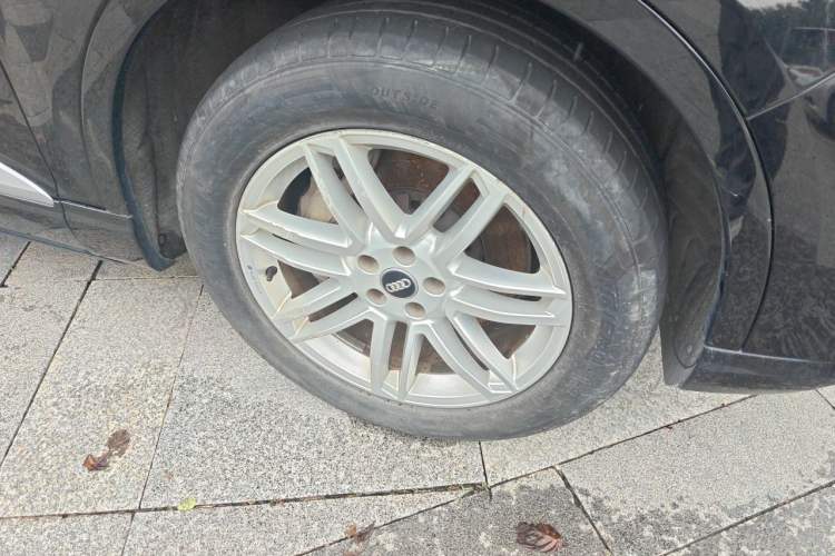 Used Audi Q7 2018 40 TFSI Comfort Model Right Front Wheel Hub
