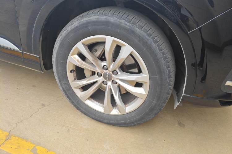 Used Audi Q7 2018 40 TFSI Comfort Model Right Front Wheel Hub