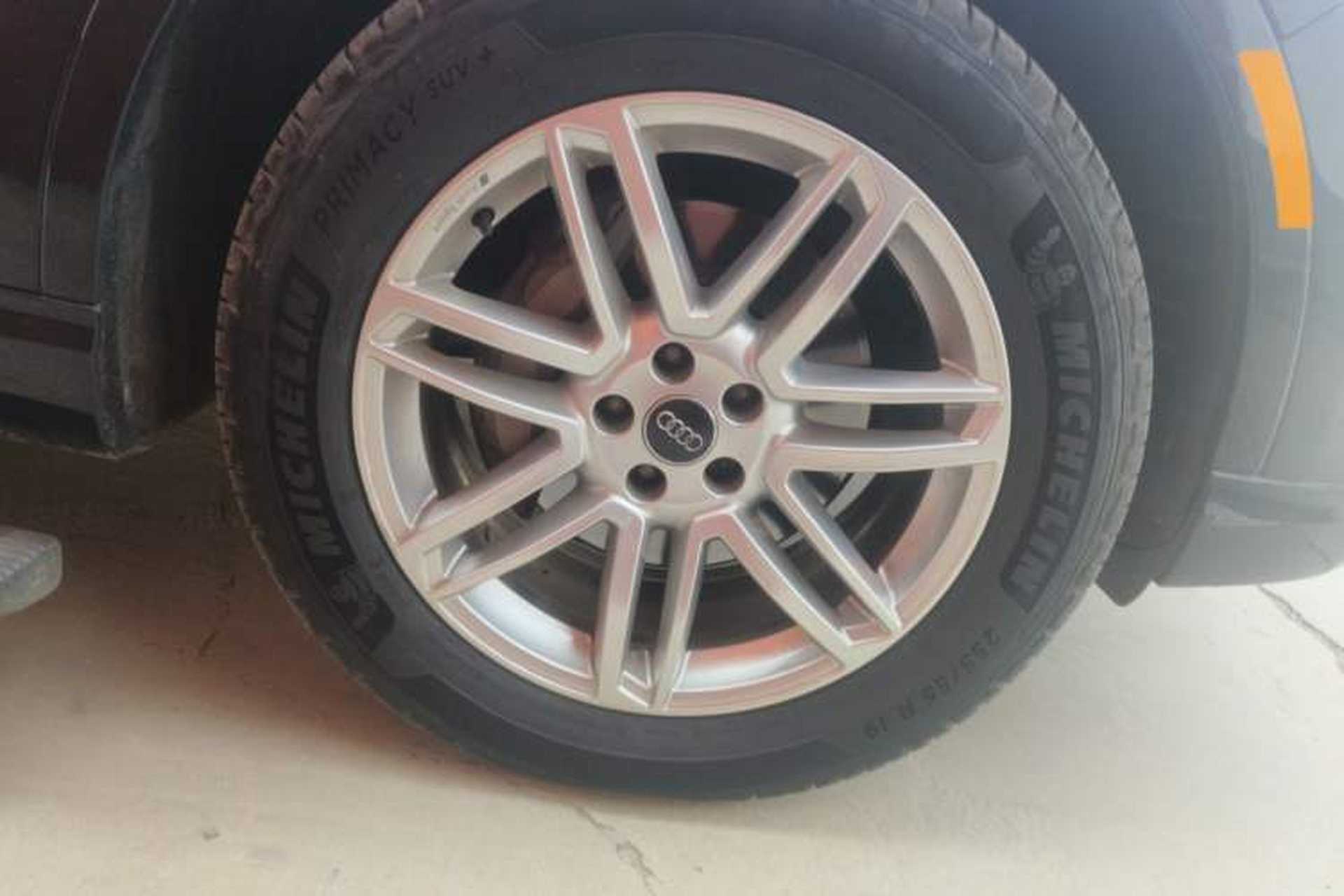 Used Audi Q7 2018 40 TFSI Comfort Model Right Front Wheel Hub