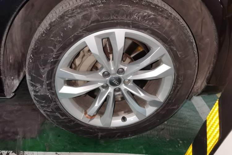Used Audi Q7 2018 45 TFSI Technology Edition Right Front Wheel Hub