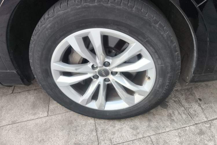 Used Audi Q7 2018 45 TFSI Technology Edition Right Front Wheel Hub
