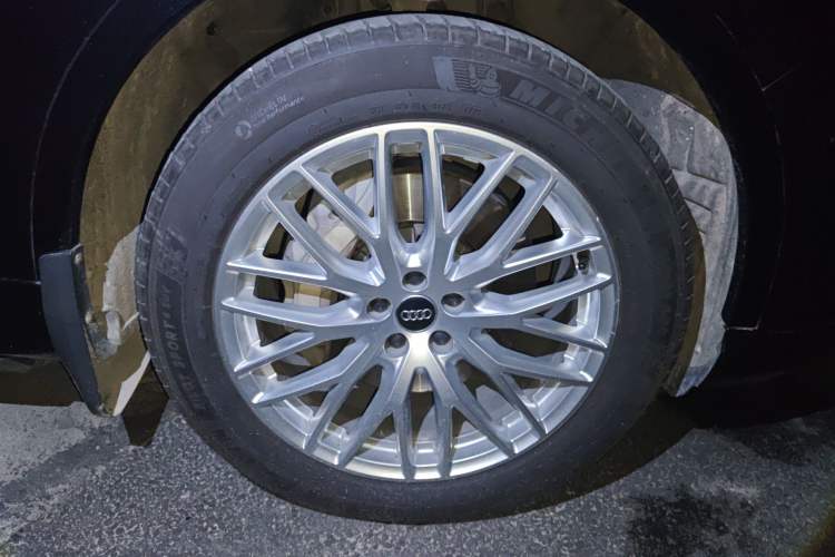 Used Audi Q7 2018 45 TFSI S line Sport Edition Right Front Wheel Hub
