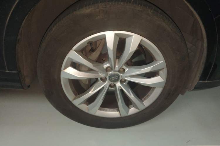 Used Audi Q7 2018 45 TFSI Technology Edition Right Front Wheel Hub