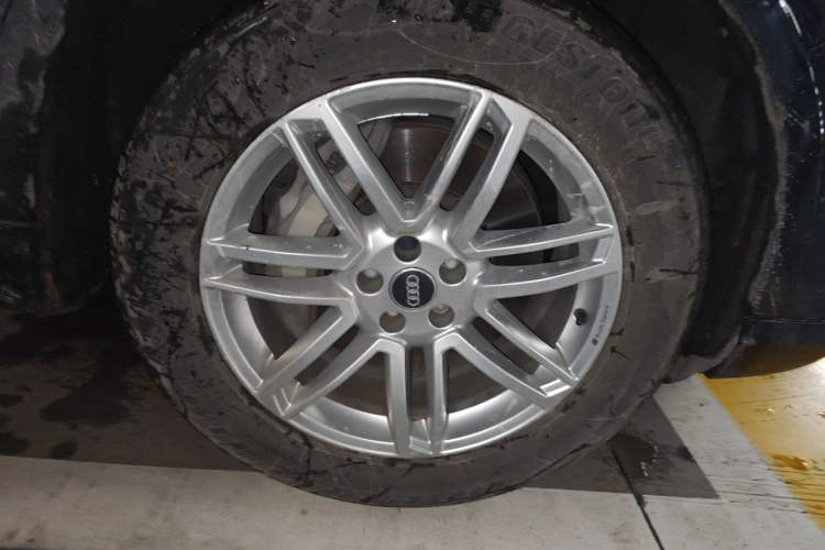 Used Audi Q7 2018 40 TFSI Comfort Model Right Front Wheel Hub