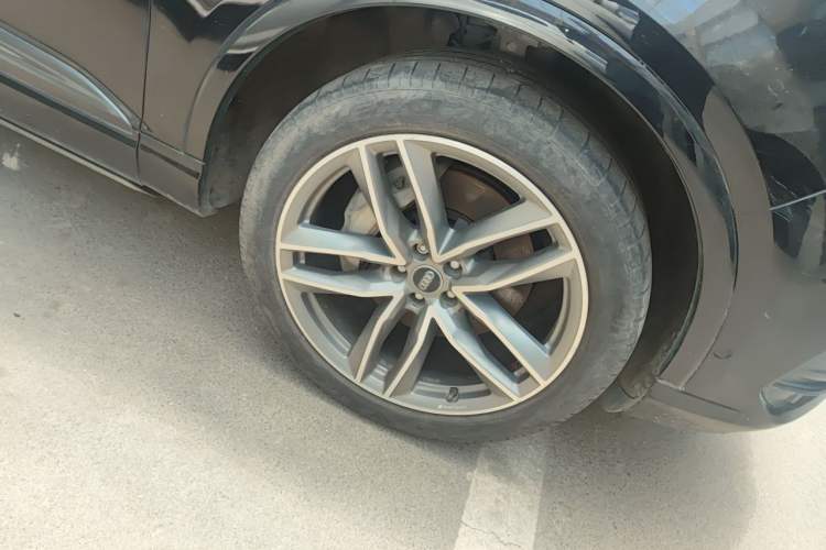 Used Audi Q7 2018 45 TFSI Technology Edition Right Front Wheel Hub