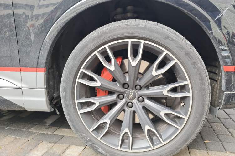 Used Audi Q7 2018 45 TFSI S line Sport Edition Right Front Wheel Hub