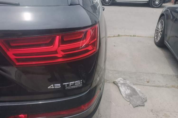 Used Audi Q7 2018 45 TFSI Technology Edition Right Rear Taillight