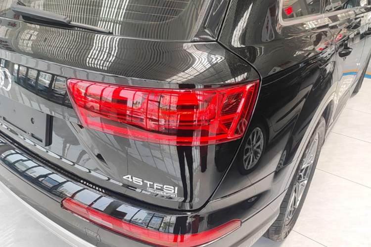 Used Audi Q7 2018 45 TFSI Technology Edition Right Rear Taillight