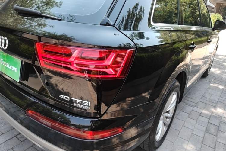 Used Audi Q7 2018 40 TFSI Comfort Model Right Rear Taillight