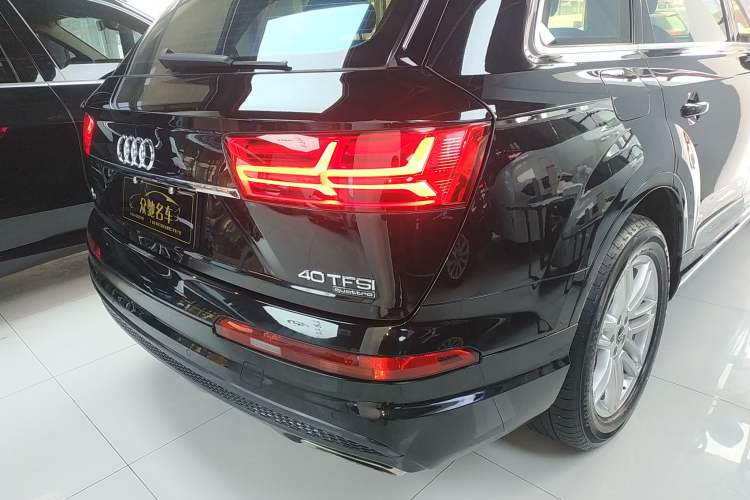 Used Audi Q7 2018 40 TFSI Comfort Model Right Rear Taillight