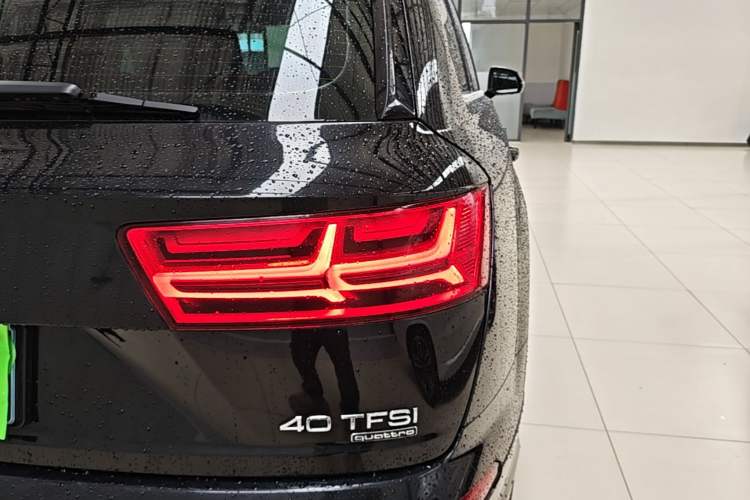 Used Audi Q7 2018 40 TFSI Comfort Model Right Rear Taillight