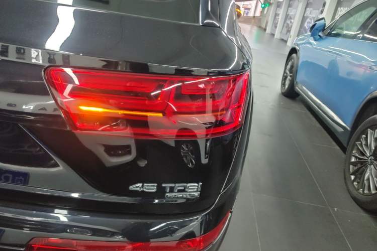 Used Audi Q7 2018 45 TFSI Technology Edition Right Rear Taillight