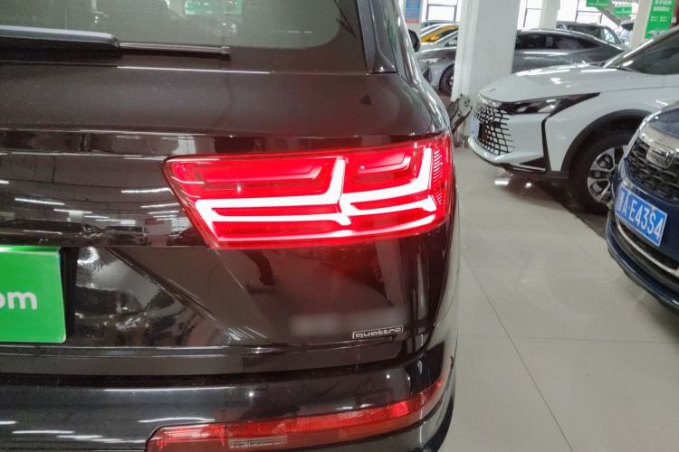 Used Audi Q7 2018 45 TFSI Technology Edition Right Rear Taillight
