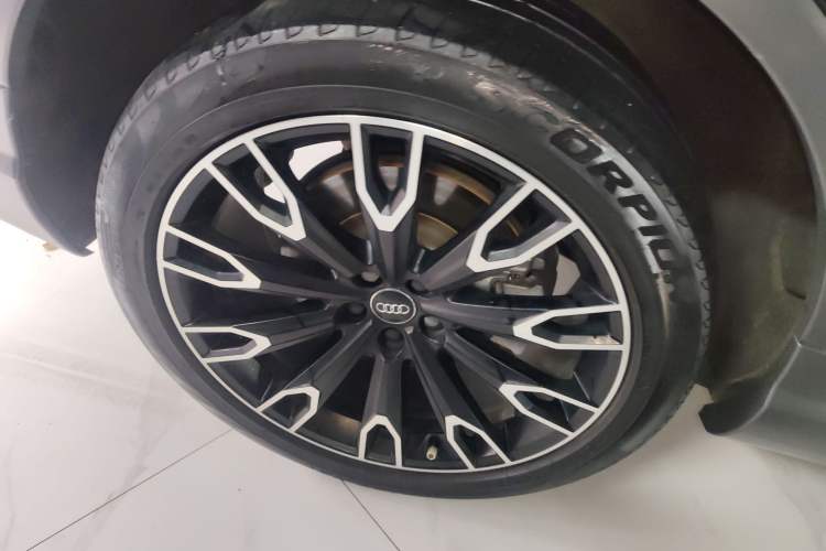 Used Audi Q7 2018 45 TFSI Technology Edition Right Rear Wheel Hub