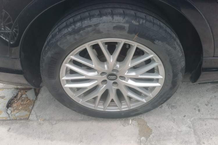 Used Audi Q7 2018 45 TFSI Technology Edition Right Rear Wheel Hub