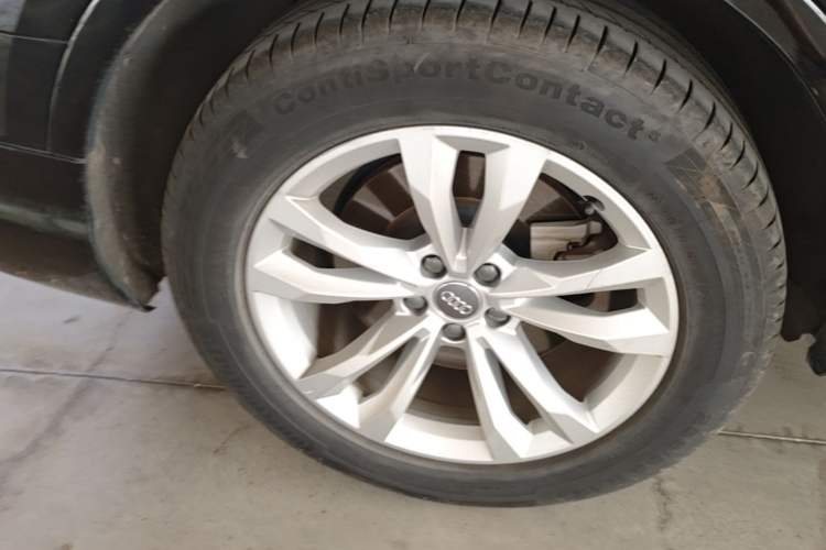 Used Audi Q7 2018 40 TFSI Comfort Model Right Rear Wheel Hub