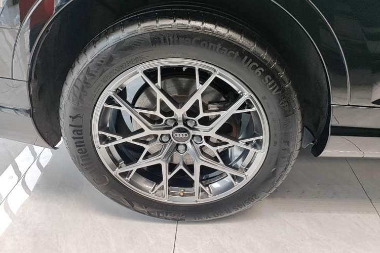 Used Audi Q7 2018 45 TFSI Technology Edition Right Rear Wheel Hub