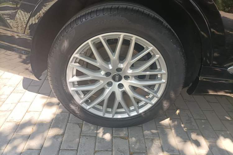 Used Audi Q7 2018 45 TFSI Technology Edition Right Rear Wheel Hub
