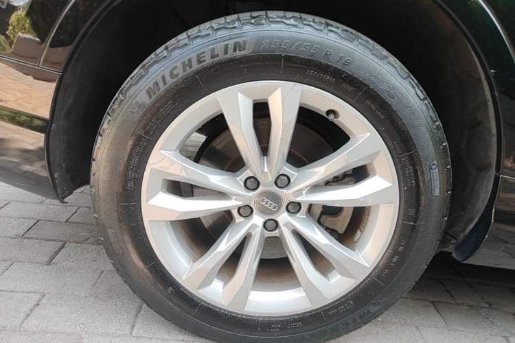 Used Audi Q7 2018 40 TFSI Comfort Model Right Rear Wheel Hub