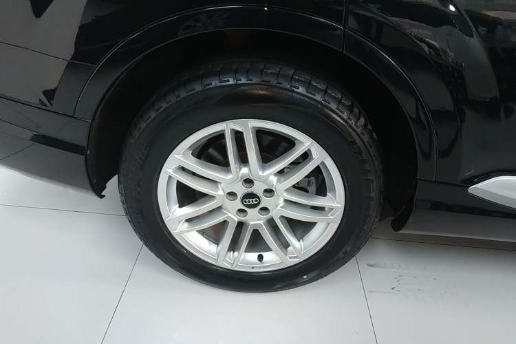 Used Audi Q7 2018 40 TFSI Comfort Model Right Rear Wheel Hub