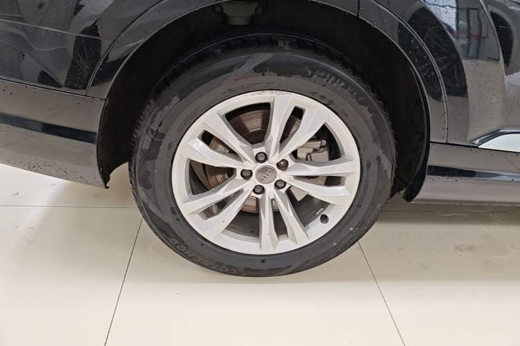 Used Audi Q7 2018 40 TFSI Comfort Model Right Rear Wheel Hub