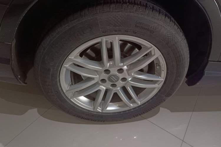 Used Audi Q7 2018 40 TFSI Comfort Model Right Rear Wheel Hub