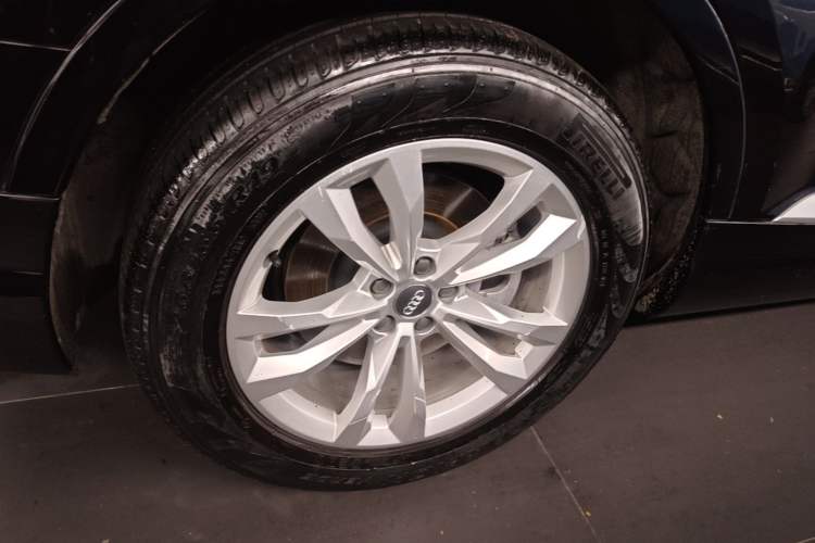 Used Audi Q7 2018 45 TFSI Technology Edition Right Rear Wheel Hub