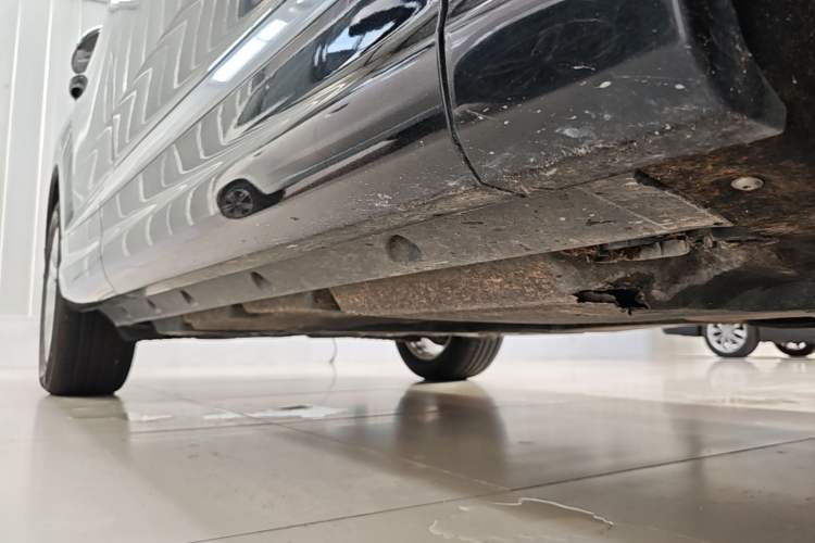 Used Audi Q7 2018 40 TFSI Comfort Model Right Side Sill
