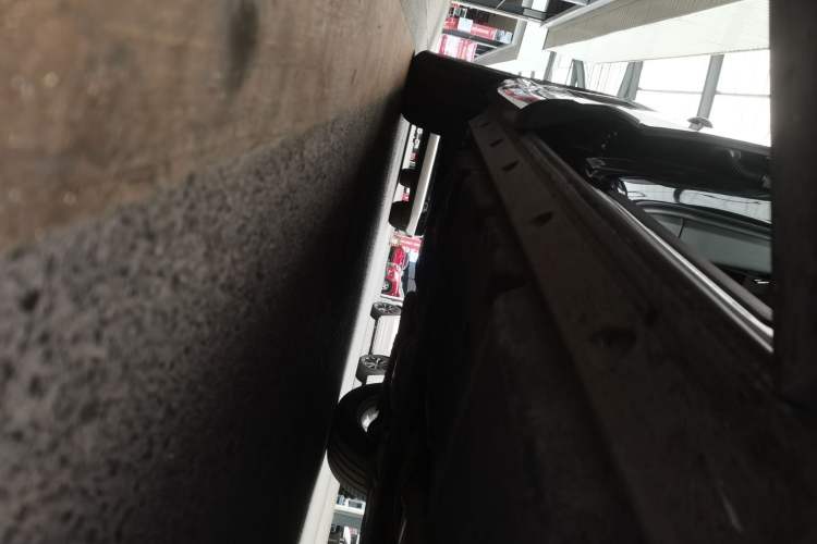 Used Audi Q7 2018 45 TFSI Technology Edition Right Side Sill