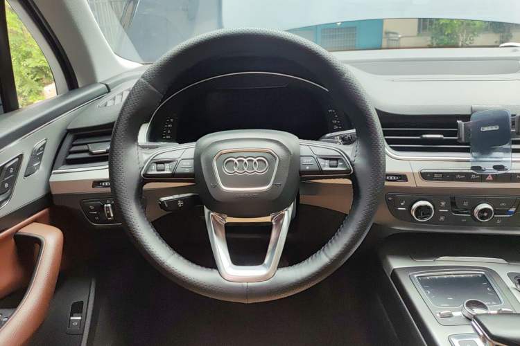 Used Audi Q7 2018 45 TFSI Technology Edition Steering Wheel