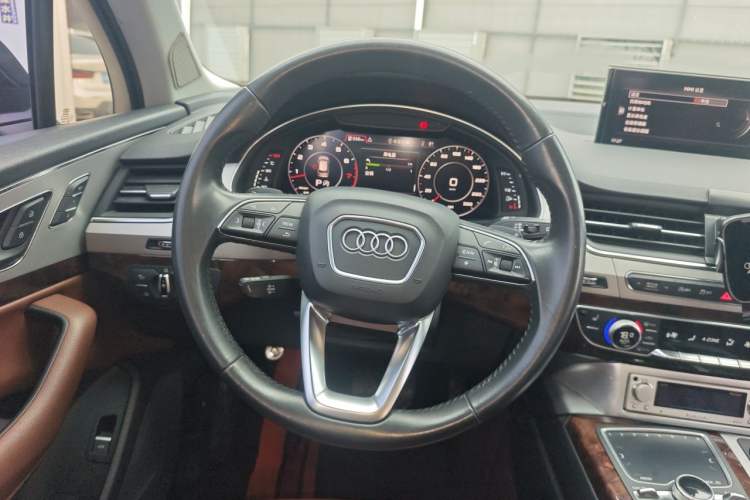 Used Audi Q7 2018 45 TFSI S line Sport Edition Steering Wheel