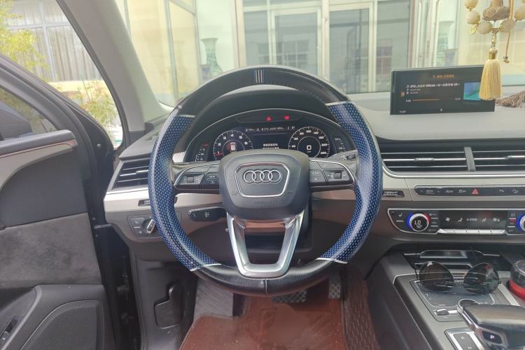 Used Audi Q7 2018 40 TFSI Comfort Model Steering Wheel