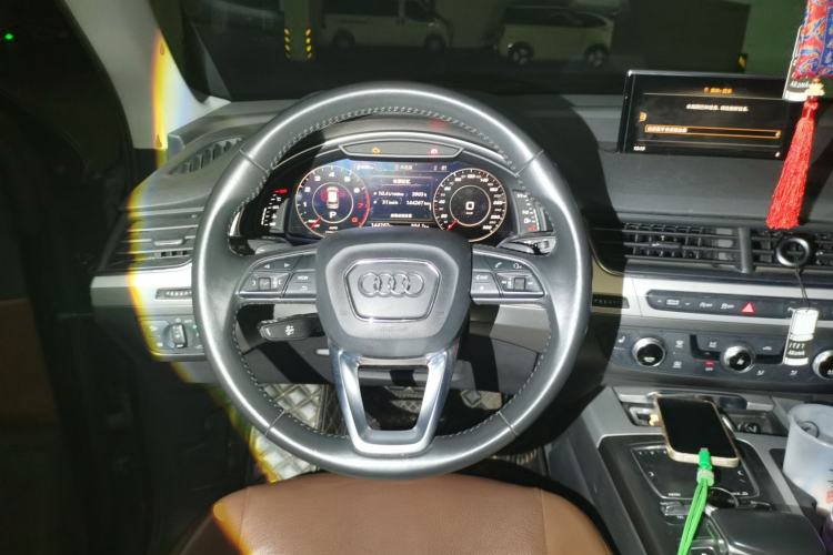 Used Audi Q7 2018 45 TFSI Technology Edition Steering Wheel