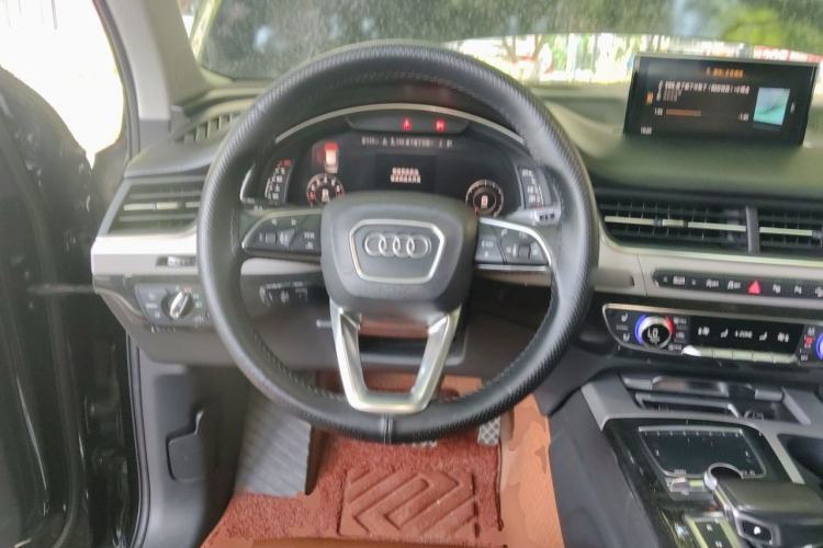 Used Audi Q7 2018 45 TFSI Technology Edition Steering Wheel
