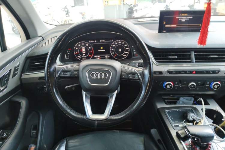 Used Audi Q7 2018 45 TFSI Technology Edition Steering Wheel
