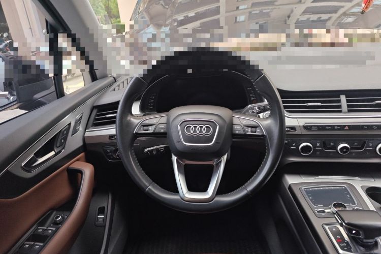 Used Audi Q7 2018 40 TFSI Comfort Model Steering Wheel