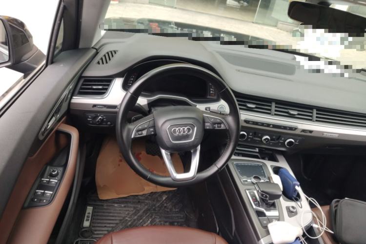 Used Audi Q7 2018 40 TFSI Comfort Model Steering Wheel