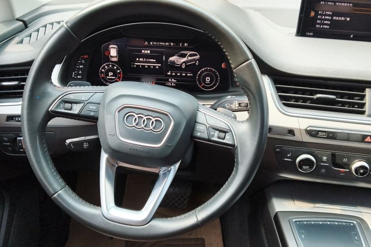Used Audi Q7 2018 45 TFSI Technology Edition Steering Wheel