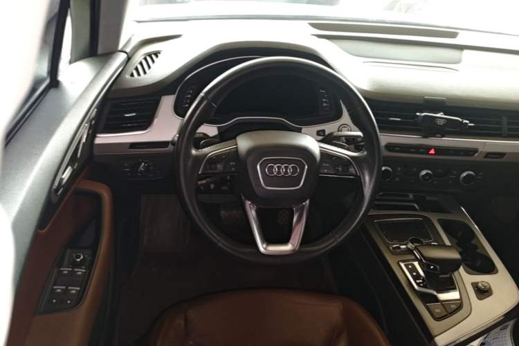 Used Audi Q7 2018 40 TFSI Comfort Model Steering Wheel