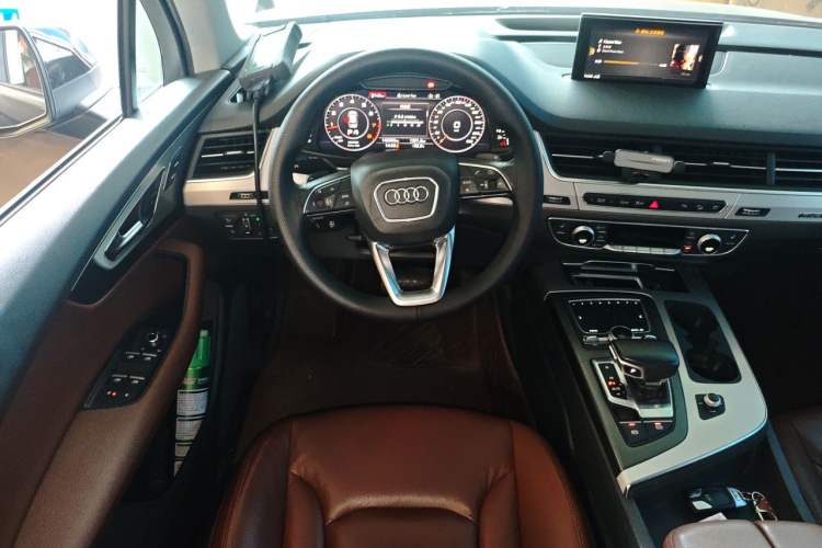 Used Audi Q7 2018 40 TFSI Comfort Model Steering Wheel