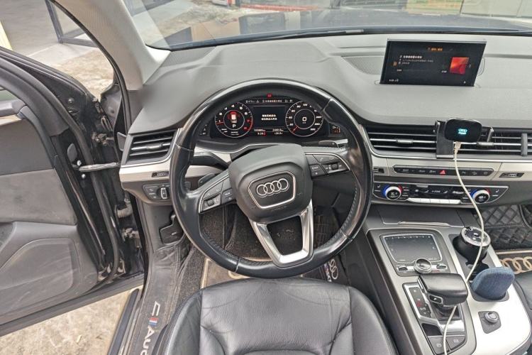 Used Audi Q7 2018 40 TFSI Comfort Model Steering Wheel