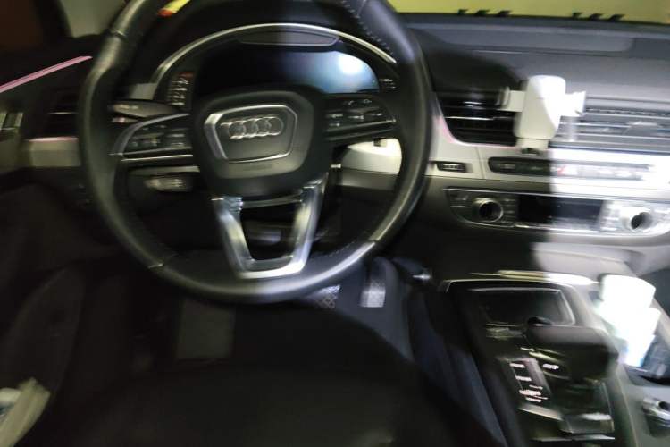Used Audi Q7 2018 40 TFSI Comfort Model Steering Wheel