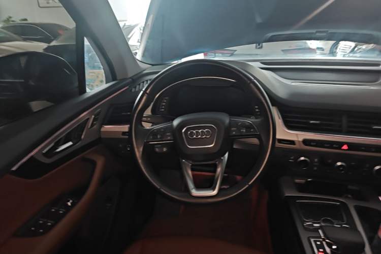Used Audi Q7 2018 45 TFSI Technology Edition Steering Wheel