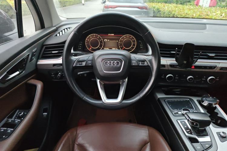 Used Audi Q7 2018 40 TFSI Comfort Model Steering Wheel