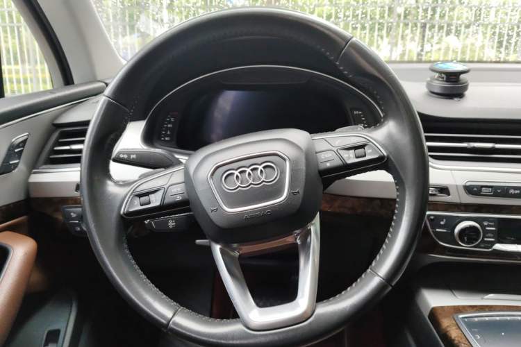 Used Audi Q7 2018 45 TFSI S line Sport Edition Steering Wheel