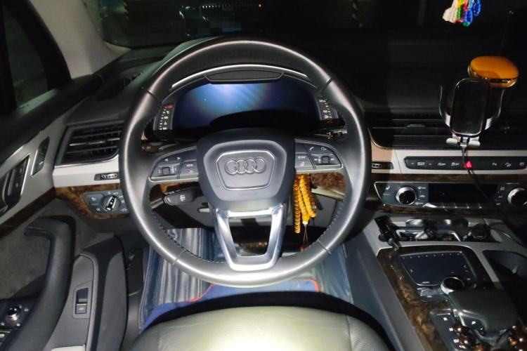 Used Audi Q7 2018 45 TFSI S line Sport Edition Steering Wheel