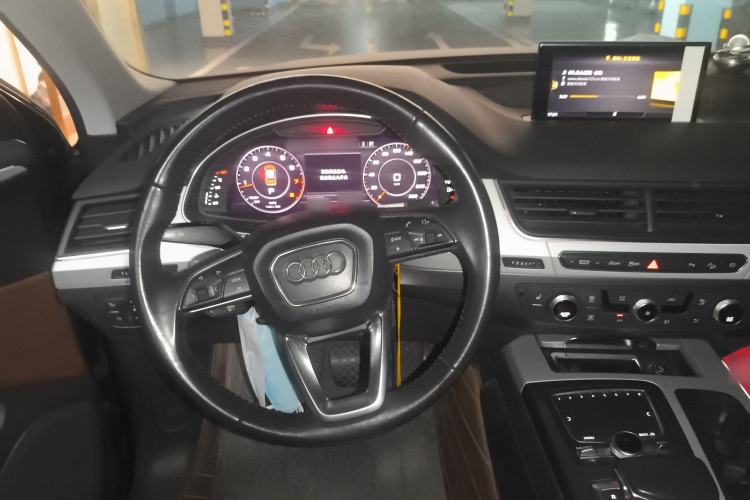 Used Audi Q7 2018 40 TFSI Comfort Model Steering Wheel