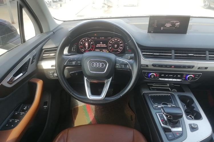 Used Audi Q7 2018 40 TFSI S line Sport Edition Steering Wheel